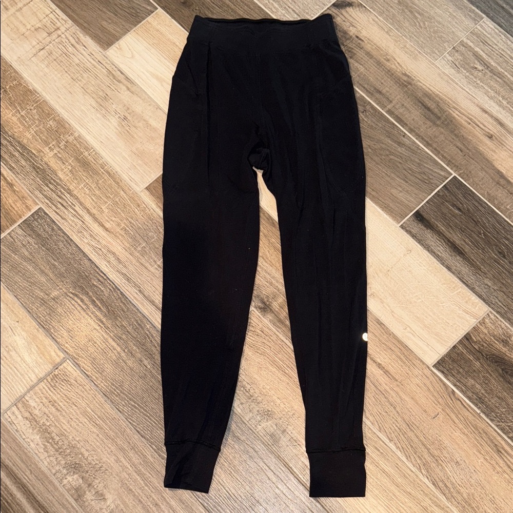 Lululemon old school lightweight black joggers!! 2